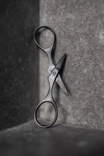 Load image into Gallery viewer, Merchant and Mills - Baby Bow Scissors
