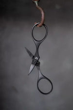 Load image into Gallery viewer, Merchant and Mills - Baby Bow Scissors
